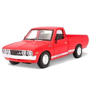 Miniatura Carro Nissan Datsun 620 Pickup 1973 1/24 Vermelho Maisto 31522