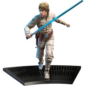 Action Figure Star Wars Luke Skywalker Hyper Real Start Wars Black Series E6611